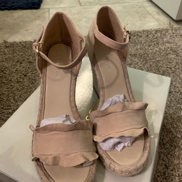 Marc Fisher Ruffle Wedges - Picture 2 of 8